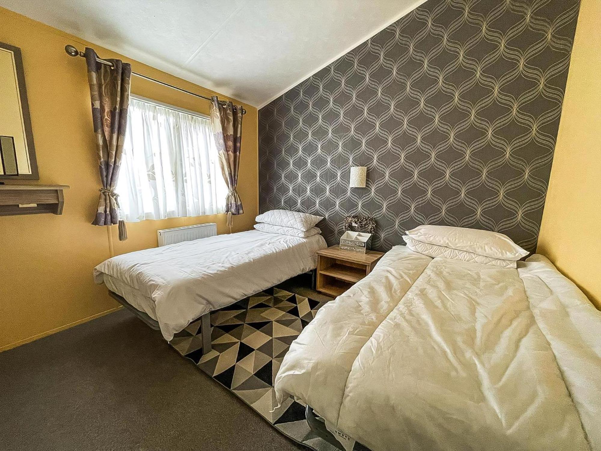 Stunning Lodge With Decking At Oaklands Holiday Park In Essex Ref 39017Rw Clacton-on-Sea Dış mekan fotoğraf